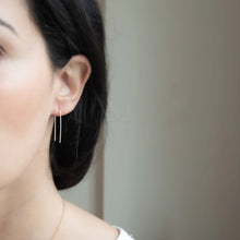 Load image into Gallery viewer, Arch Thread Earrings